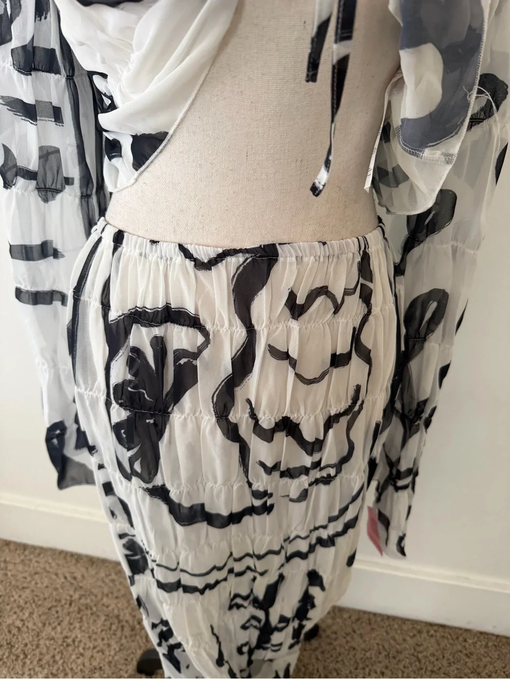 Pretty Little Thing NWT White Monochrome  Sheer Chiffon 2 piece Beach Top Skirt